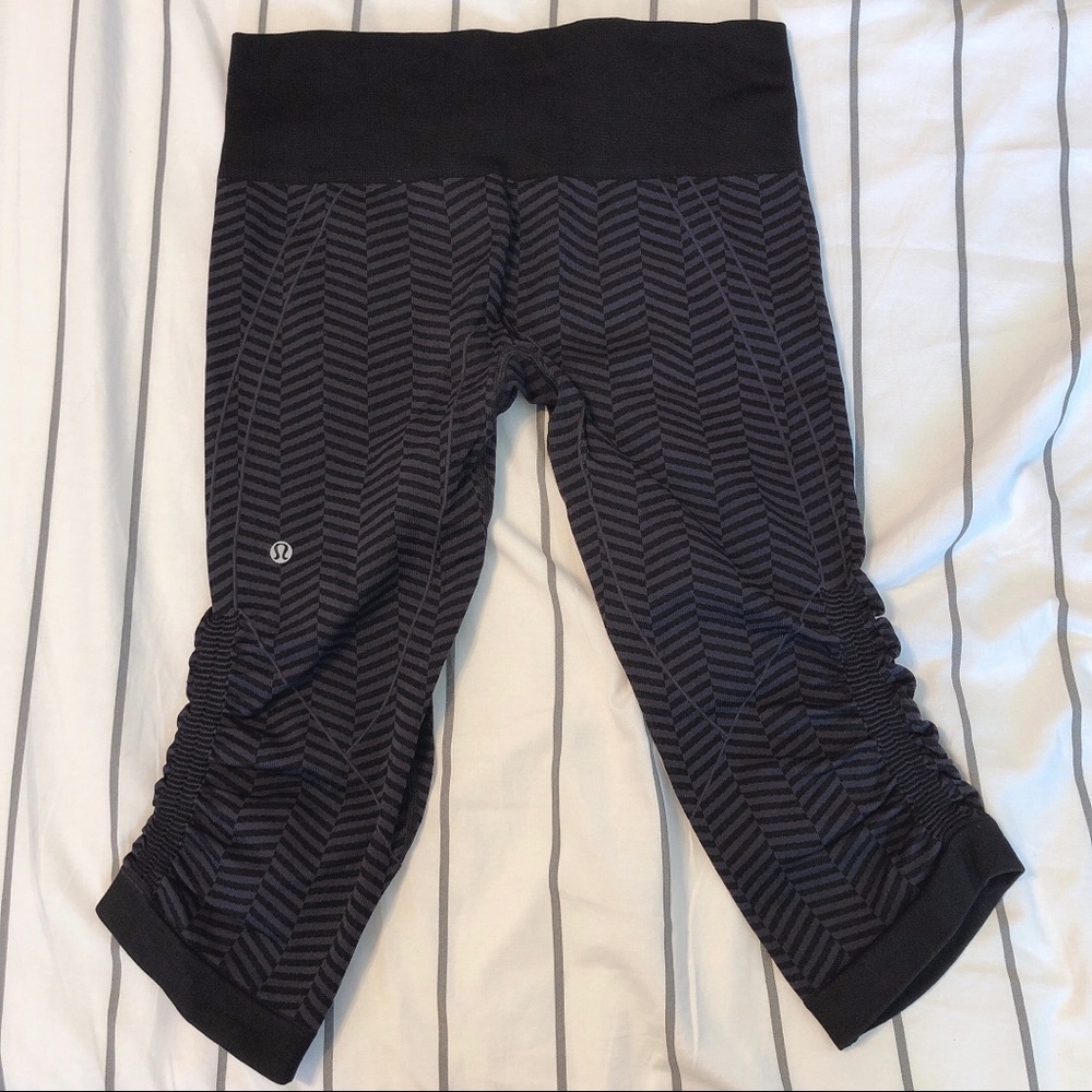 Lululemon In the flow crop